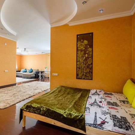 Apartament Uut, Comfort, Mega Ałma Ata Zewnętrze zdjęcie